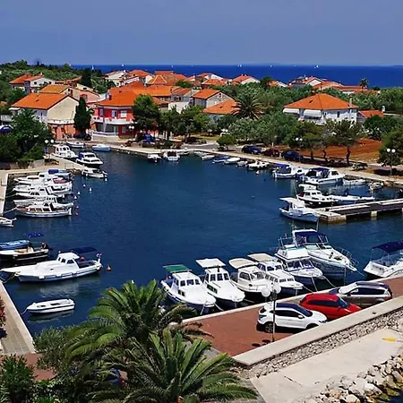 Πανσιόν Apartman Val